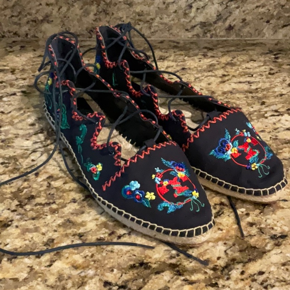 Tory Burch Sonoma Embroidered Gillie Navy Canvas Lace Up Espadrilles Size 9 NWB